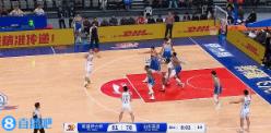 連續吃癟！克里斯先是籃下被李炎哲大帽&又被李炎哲生斷
